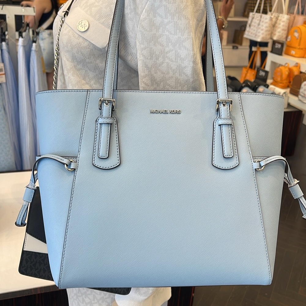 MICHAEL KORS Voyager Large Saffiano Leather EW Tote Shoulder Bag
LIGHT SKY
NWT - Picture 9 of 16